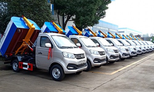 國(guó)六長(zhǎng)安勾臂垃圾車(chē)批量發(fā)車(chē)
